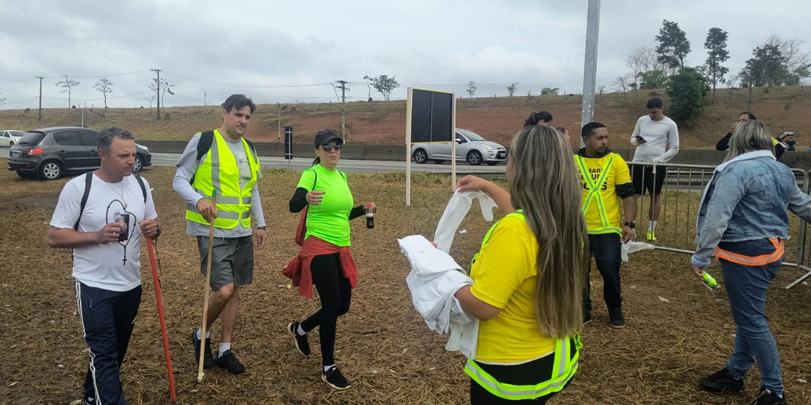 romeiros-que-vao-a-aparecida-usam-tendas-de-apoio-em-rodovias-de-sp