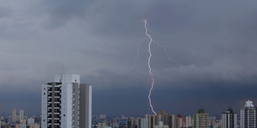 sao-paulo-ainda-tem-mais-de-45-mil-imoveis-sem-luz-devido-as-chuvas