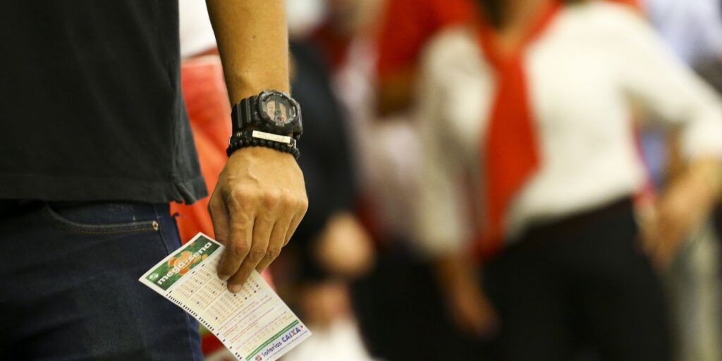 mega-sena-acumula-novamente-e-premio-principal-vai-a-r$-115-milhoes