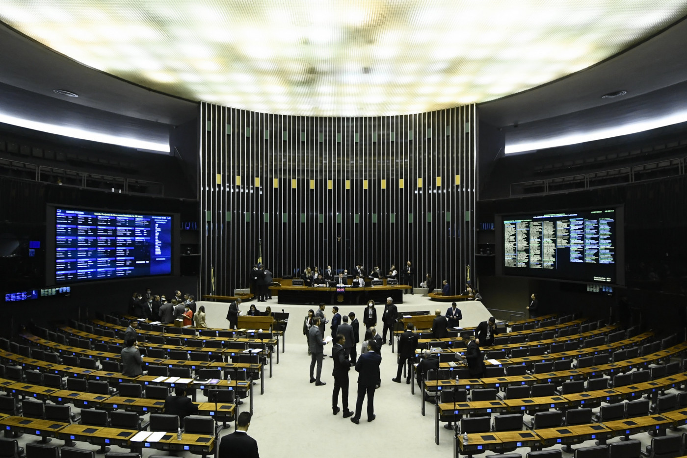 Câmara dos Deputados nomeia relator da PEC do fim da escala 61 e instala comissão especial para debater jornada de trabalho
